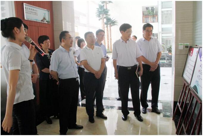 山東省外國專家局副局長杜廣選一行蒞臨天意機械參觀指導